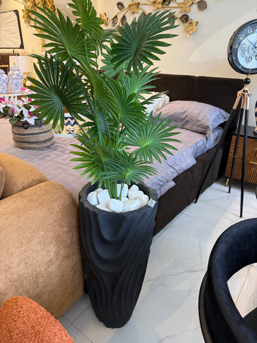 Artifical plants and planter 29
