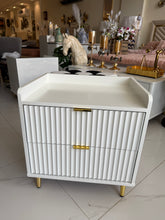 Saphina Side Table 01