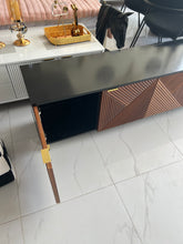 Nicholas LCD Console 02