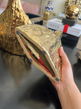 Gold Textured Vase 01