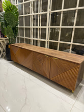 Nicholas LCD Console
