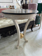 Edda Entrance Table