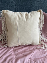 Macrame cushion 03