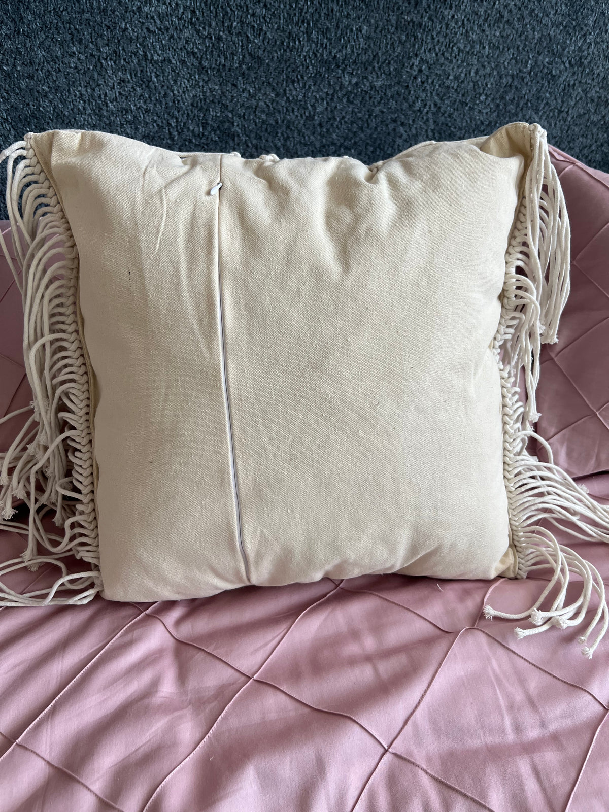 Macrame cushion 03