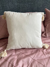 Macrame cushion 04