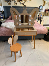 Butterfly kids vantiy