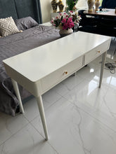 Astor Study Table