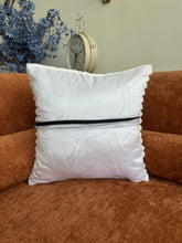 Flurry Cushion 03