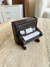 Piano Decor