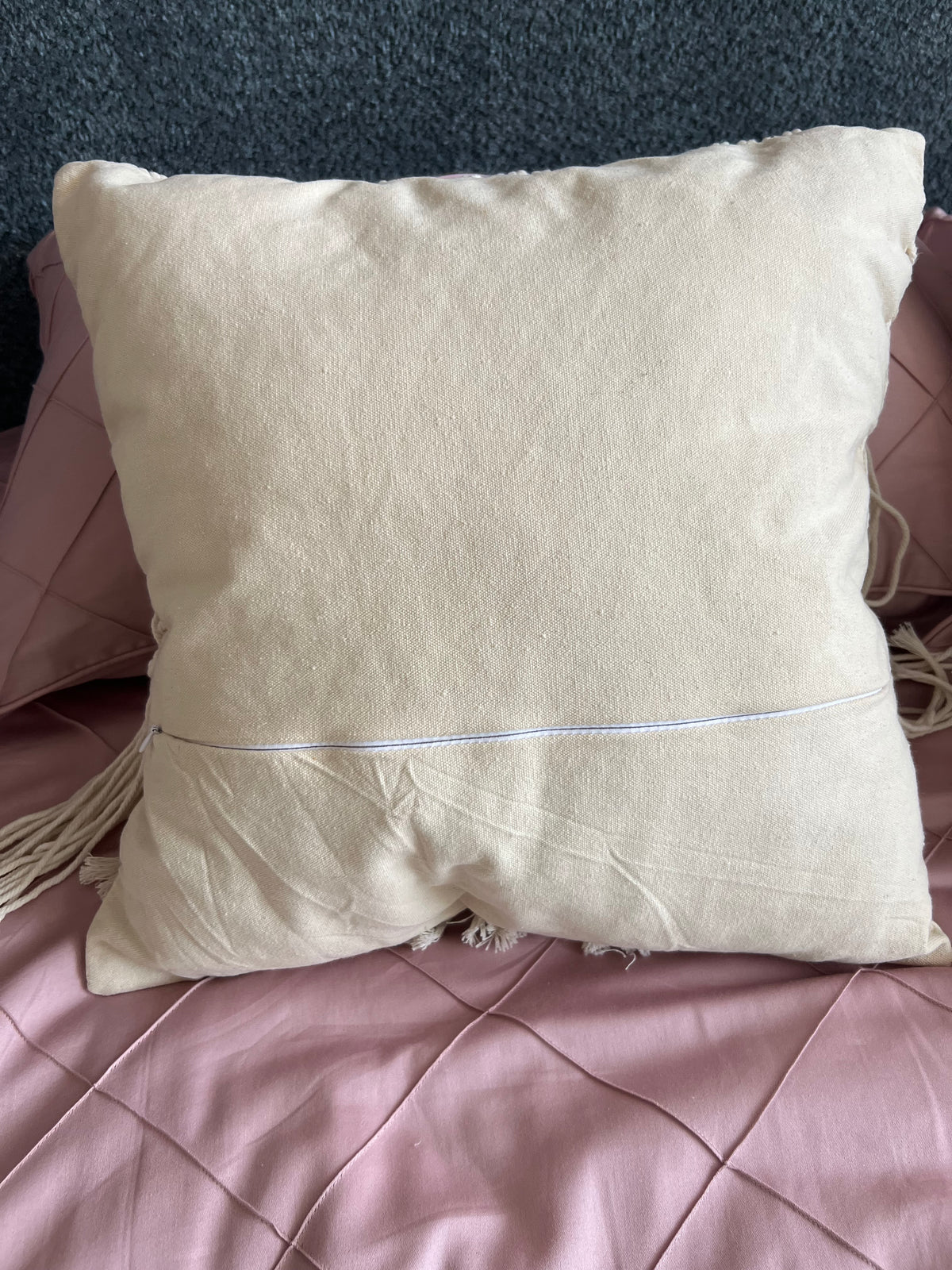 Macrame cushion 02