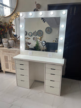 Jessy Mirror Console