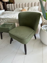 Allure Chair without arms Olive 037 with table