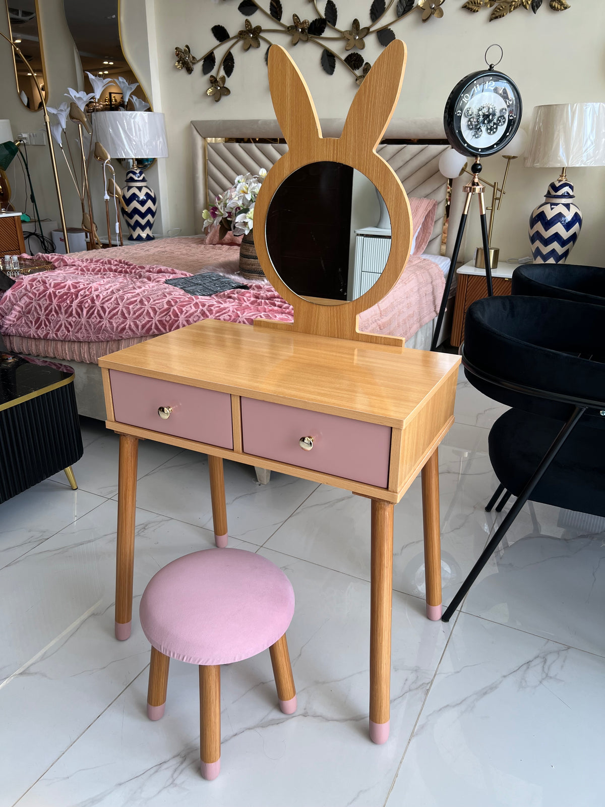 Henesy Kids vanity and stool