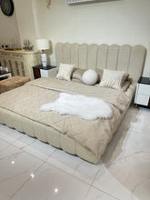 Rocky boucle bed
