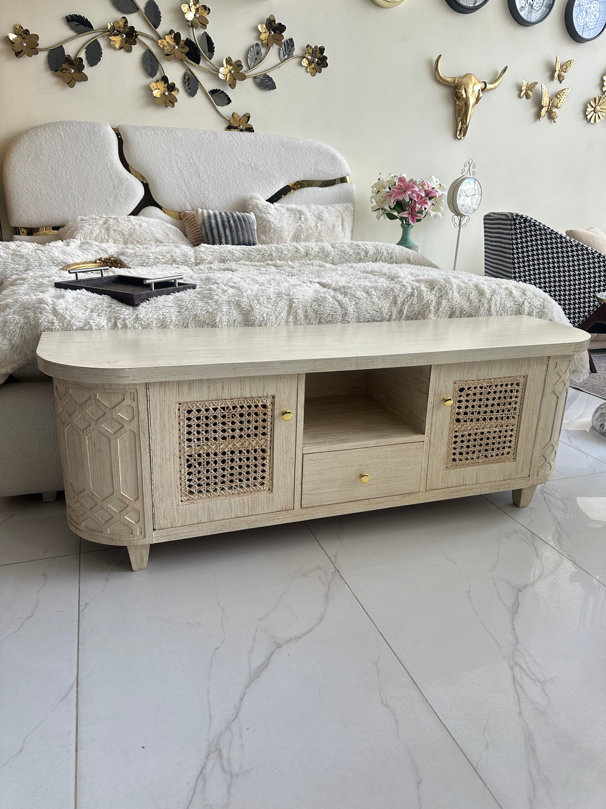 White cane tv console 02