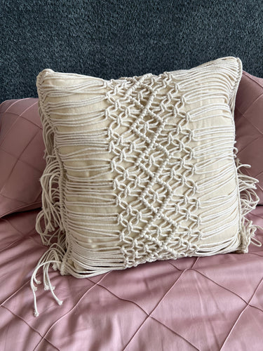 Macrame cushion 03
