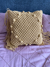Macrame cushion 01
