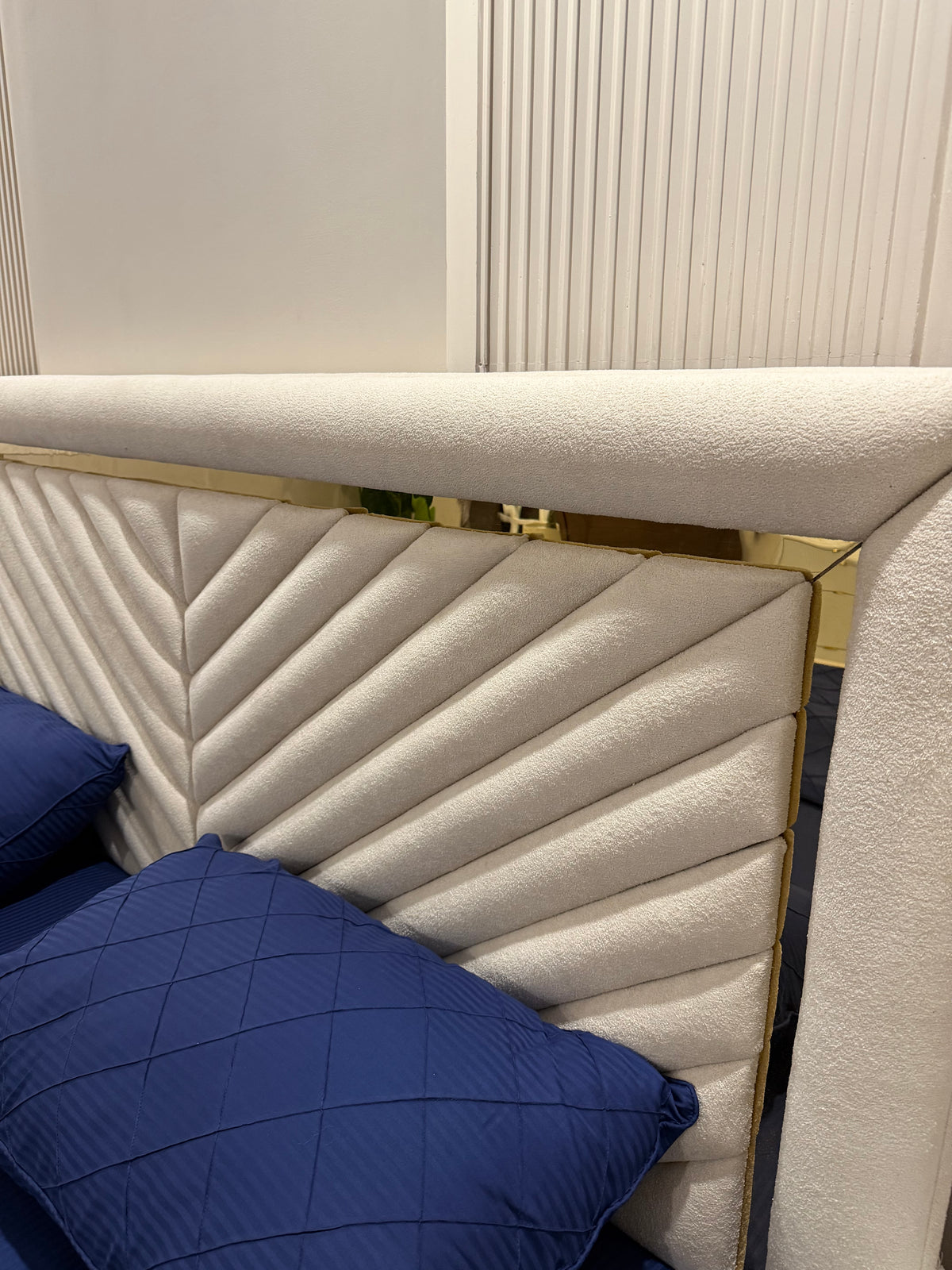 V design Bed set