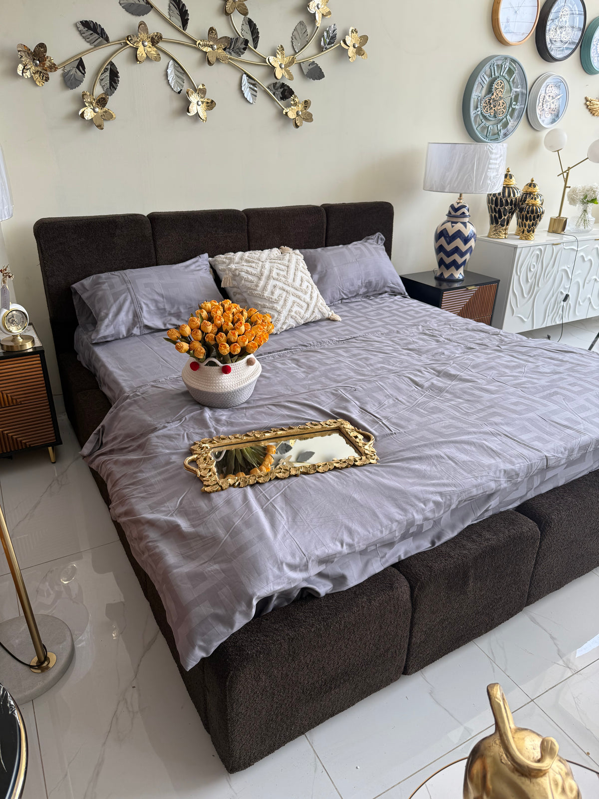 Black Glory boucle bed
