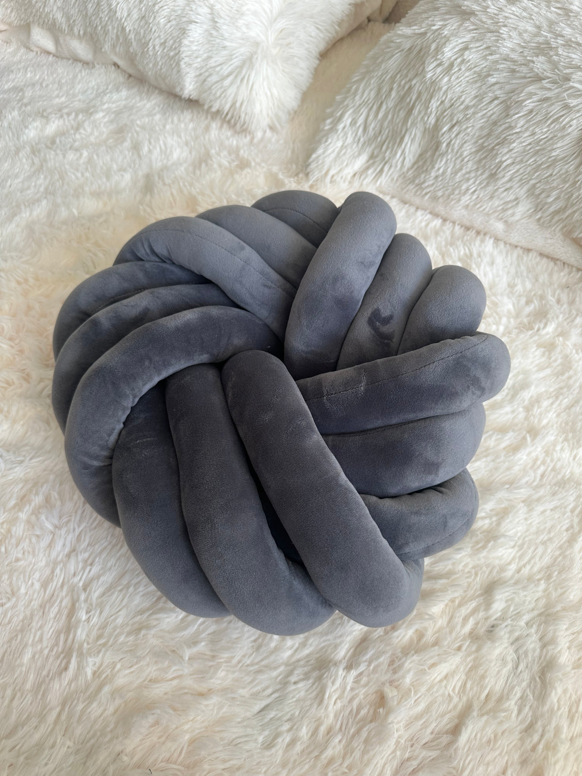 Knotted Cushion 07