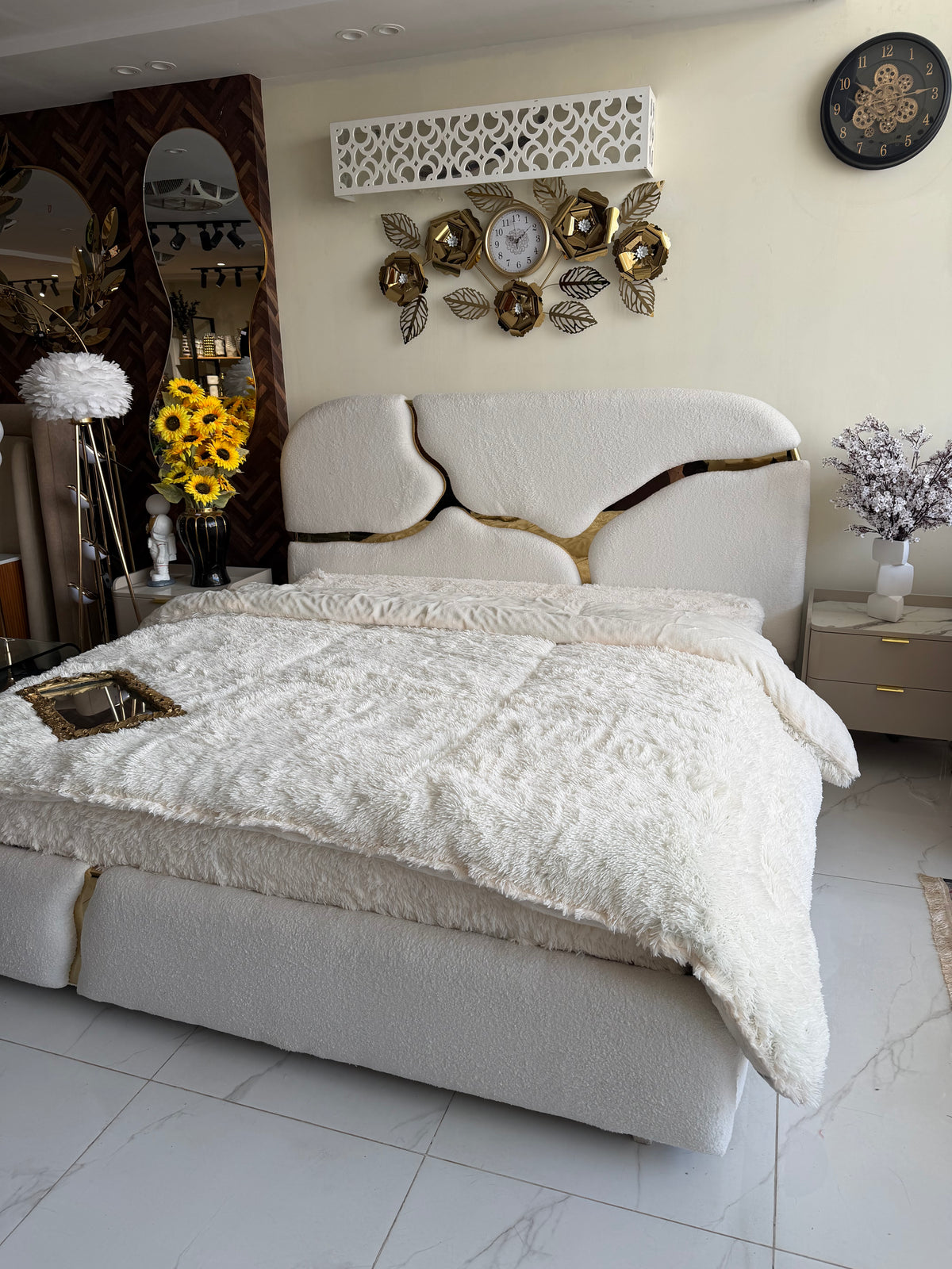 Snowflake boucle bed
