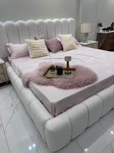 Rocky boucle bed