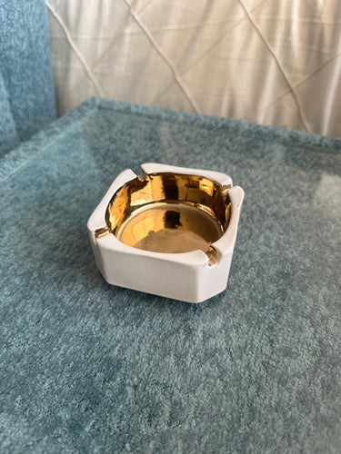 Ash tray white 09