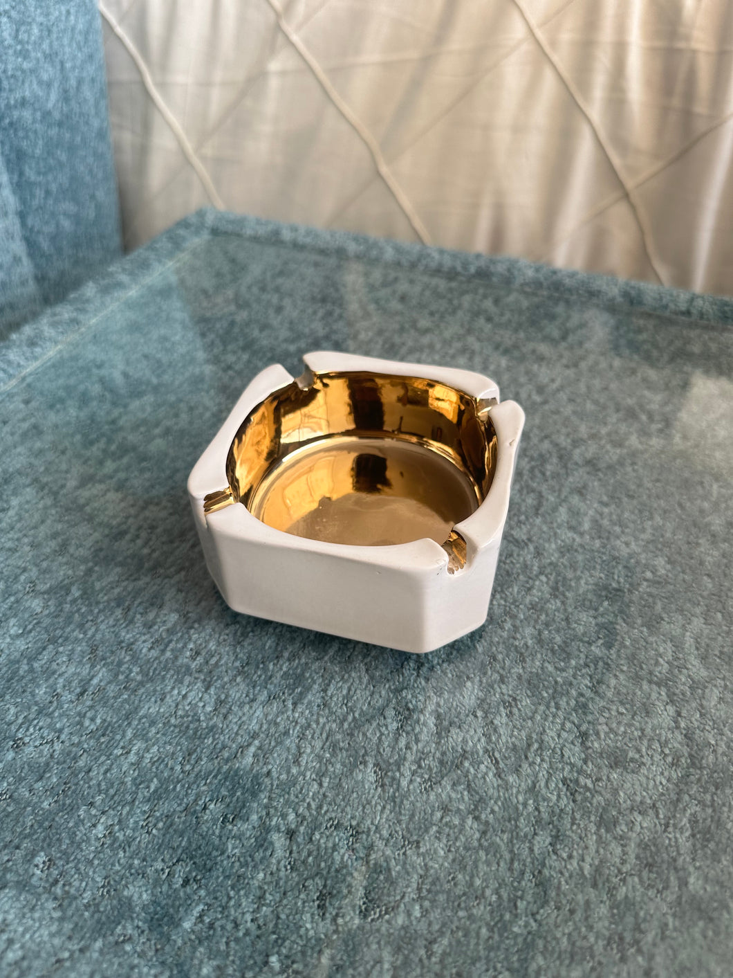 Ash tray white 09