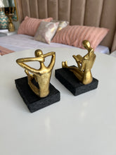 Bookend 001