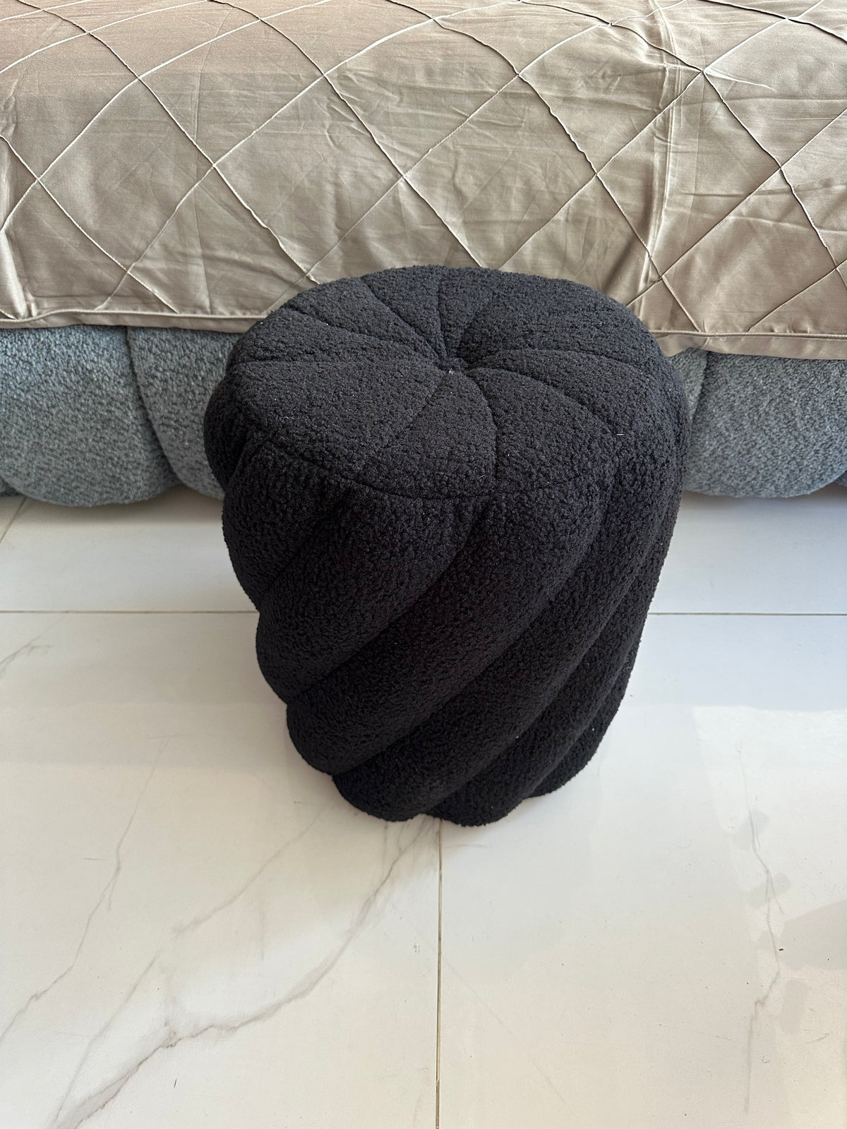 Swirl Stool Black