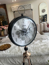 Tripod Black Clock 002