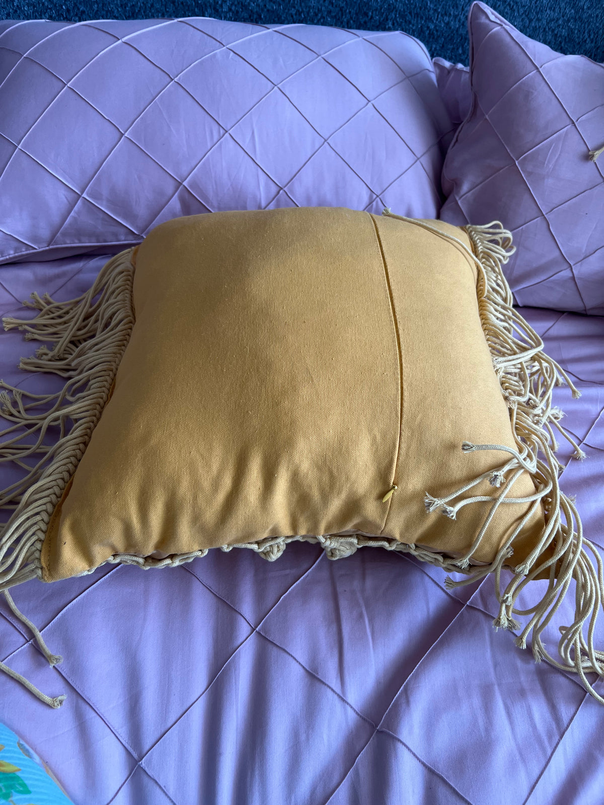 Macrame cushion 01