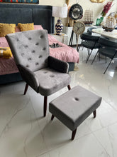 Tufted chair with Large stool