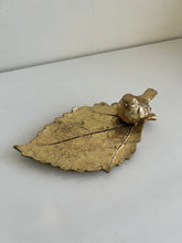 Flat sparrow candle stand