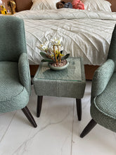 Allure Chair green 032 with table
