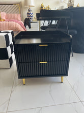 Saphina Side Table 02