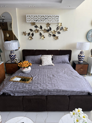 Black Glory boucle bed