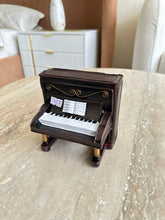 Piano Decor
