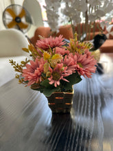 Ceramic Gold planter 16