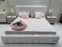 Rocky boucle bed