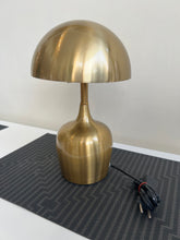 Metallic Body Round Lamp