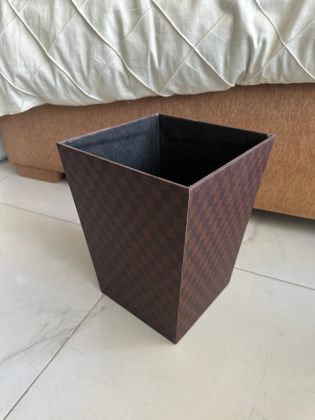 Leather Dust bin 03