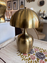 Metallic Body Round Lamp