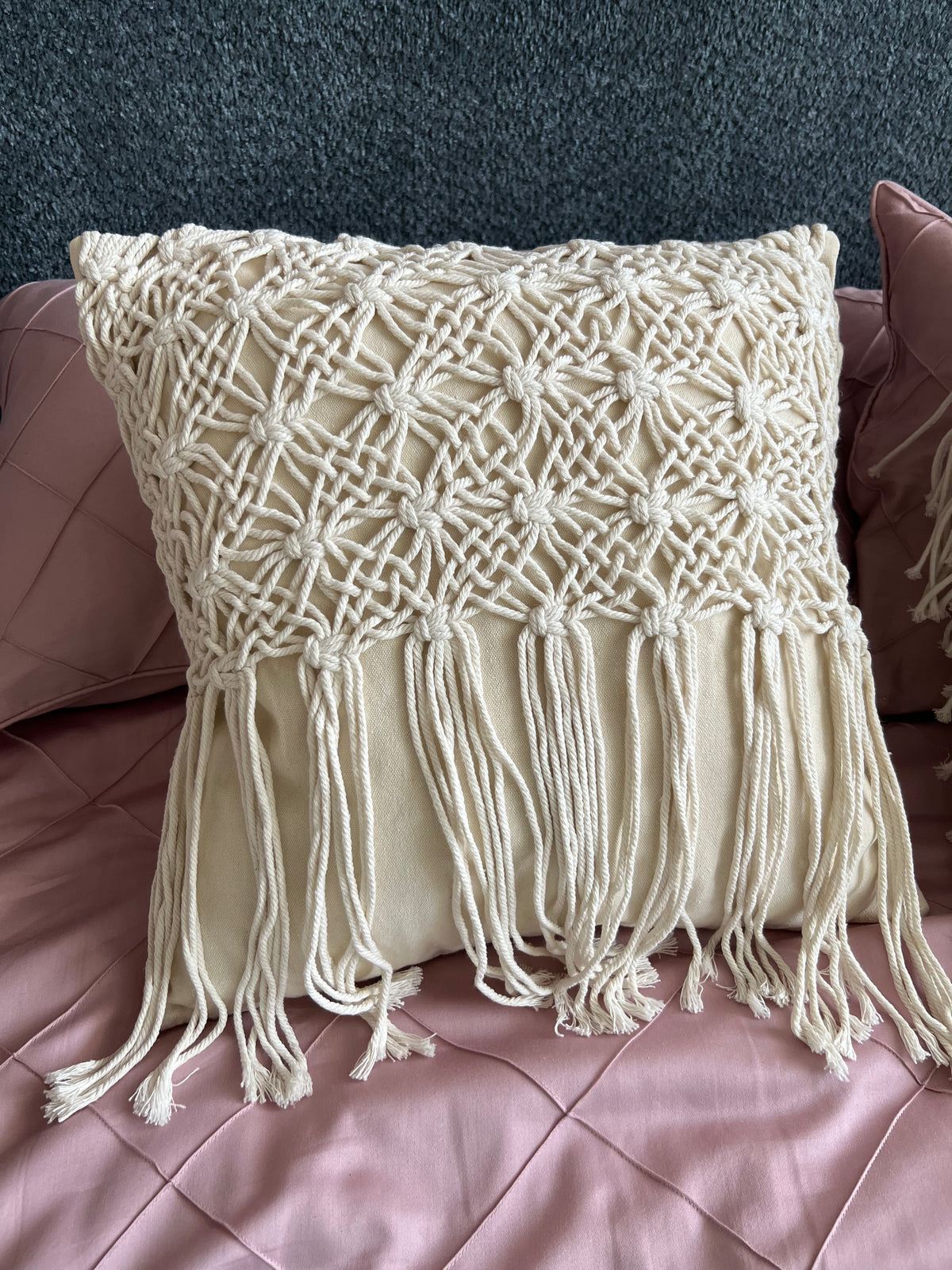 Macrame cushion 02