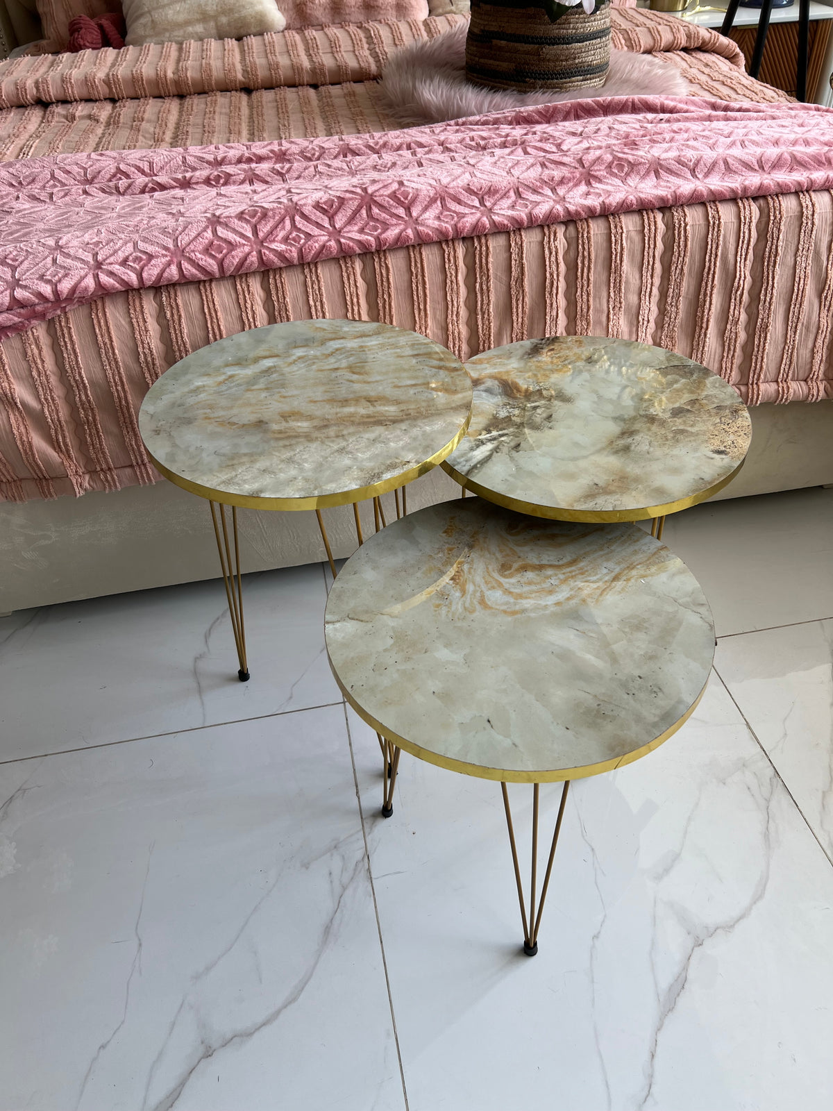 Set of 3 nesting table 004