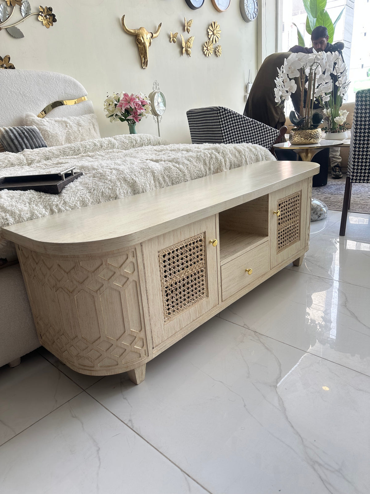 White cane tv console 02