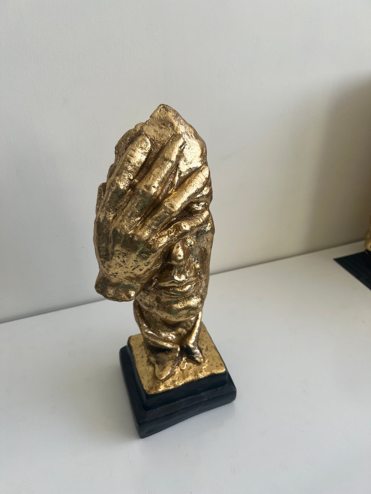 Hand Face Silent Man decor Premium