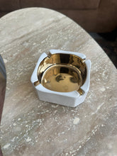 Ash tray white 09