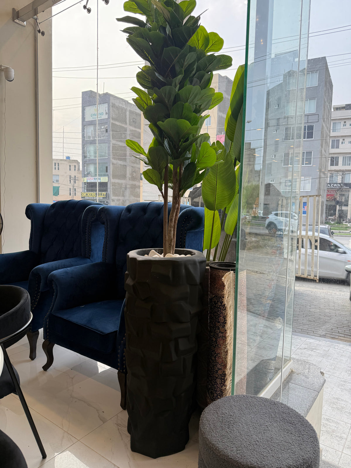 Artifical plants and planter 27