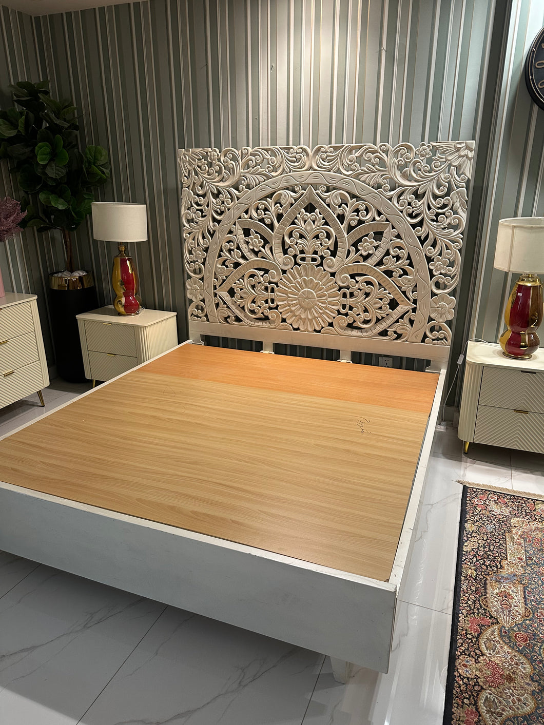 White Glory Double Bed(Lhr only)